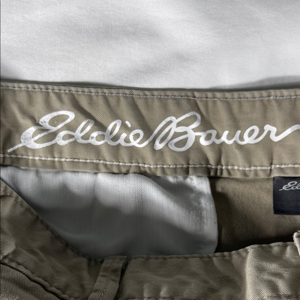 Eddie Bauer womens taupe stretch flat front curvy fit 5" chino shorts - size 10 - Picture 4 of 14
